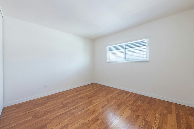 Building Photo - 5412 Lindley Ave