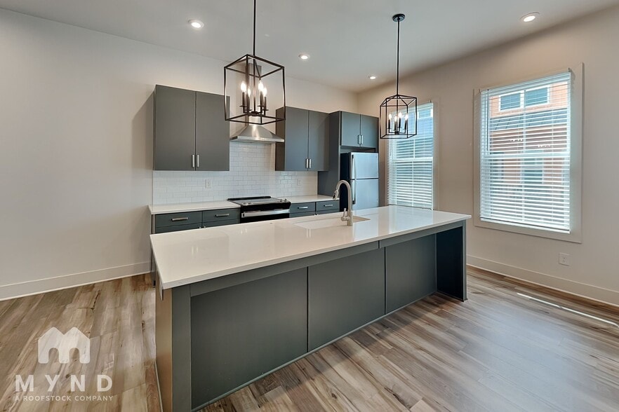 Building Photo - 149 Color Cir