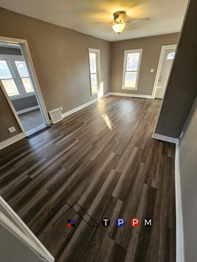 Building Photo - 3 Bedroom | 1 Bathroom Single-Family Home ...