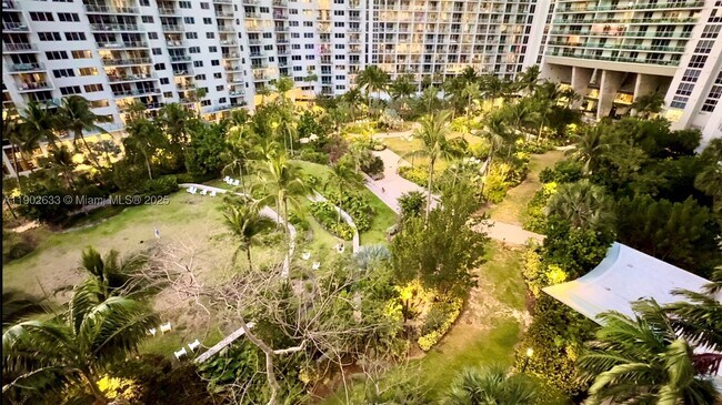 Building Photo - 1500 Bay Dr E