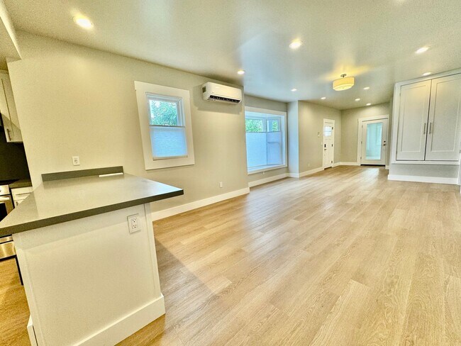 Building Photo - Seward Park fully renovated 4 bedroom, 3 b...