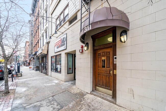 Building Photo - 309 1st St