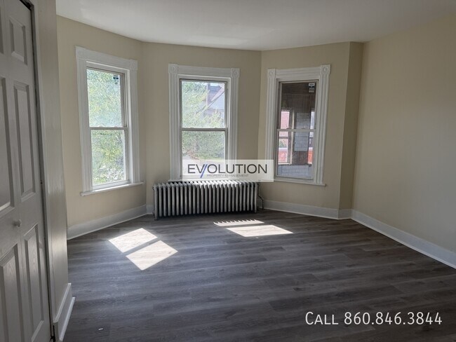 Building Photo - 230-230 Franklin Ave