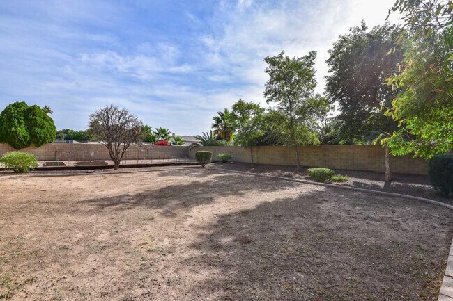 Building Photo - 5413 W Fallen Leaf Ln