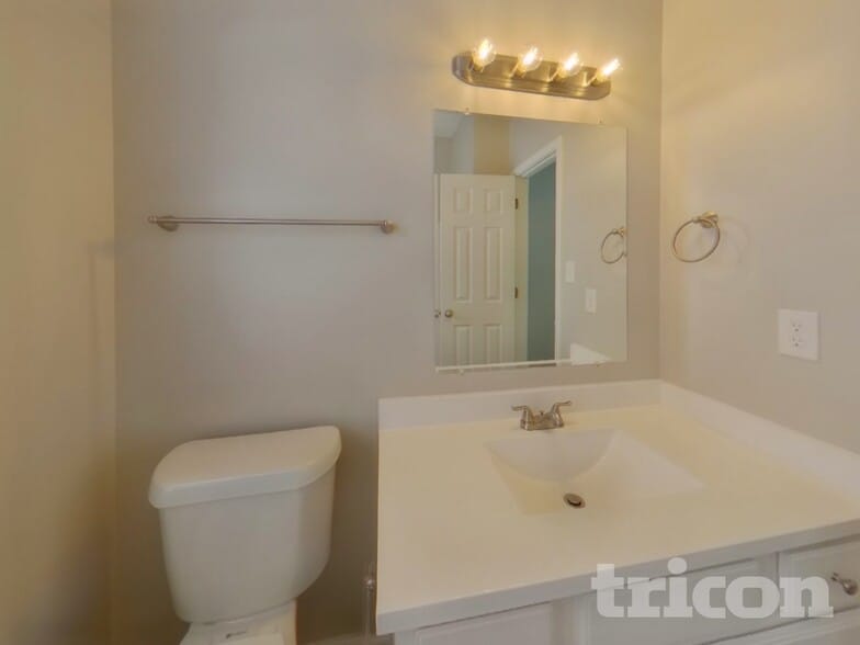 Building Photo - 3004 Dairy Farm Dr