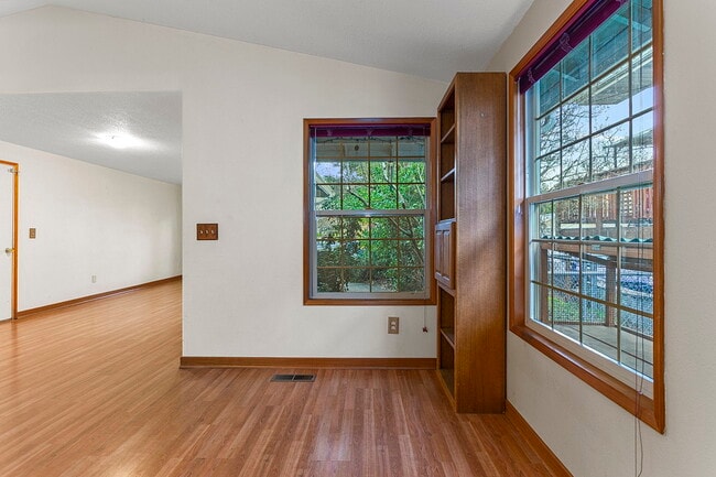 Building Photo - 6432 SE 63rd Ave