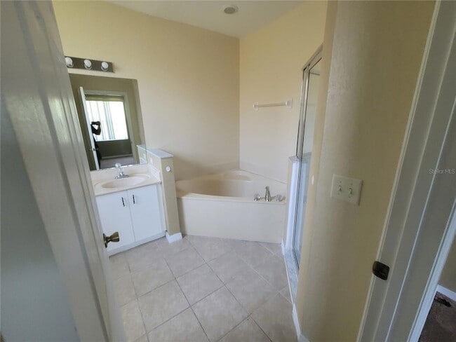 Building Photo - 17201 Indian Creek Dr