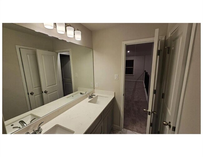 Building Photo - 212 Comet Pointe Dr