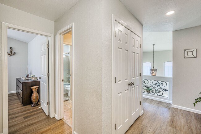Building Photo - Beautiful Westside home FURNISHED with 4 b...
