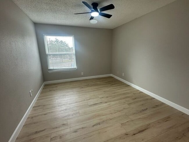 Building Photo - NEWLY renovated 2 bedroom/1 bath condo in Casselberry!!