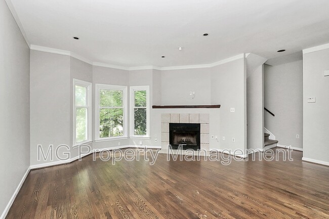 Building Photo - 226 S Clarkson St