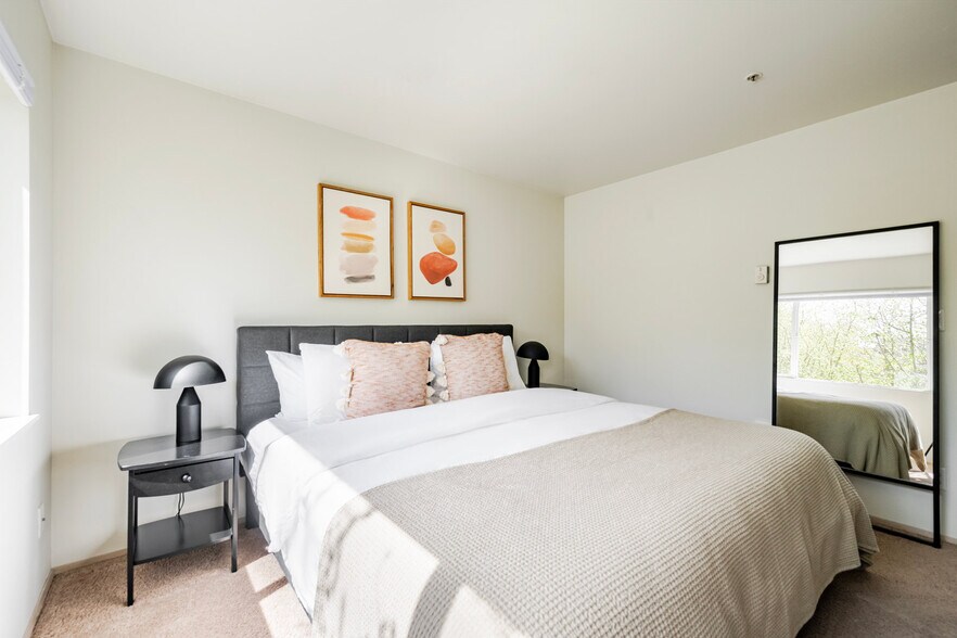 Building Photo - 4740 21st Ave NE