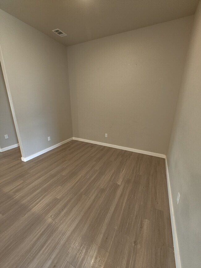 Building Photo - 3 bed 2 bath in Lone Star Trails!