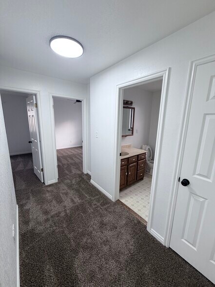 Building Photo - 306 E 900 N