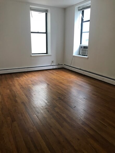 Building Photo - 137 W 110th St
