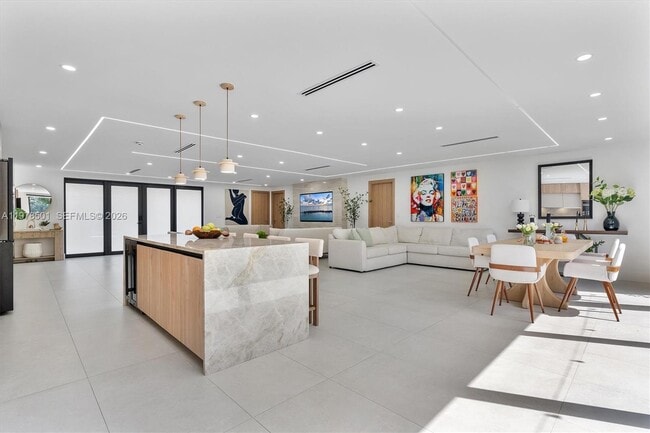 Building Photo - 4000 N Circle Dr