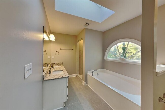 Building Photo - 4820 Hill Creek Ct