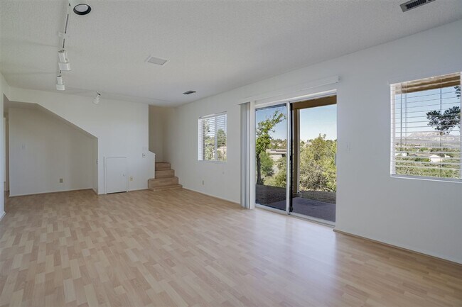 Building Photo - 3 Bedroom, 2 Bath Home with Views in Prescott!