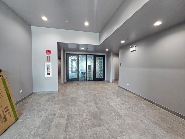 Building Photo - 2807 S Halsted St