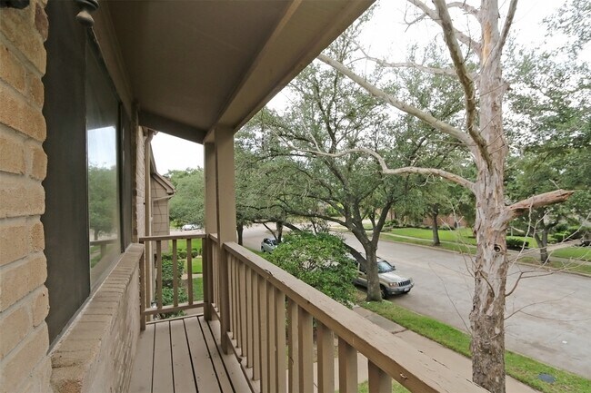 Building Photo - 6430 Kentwick Dr