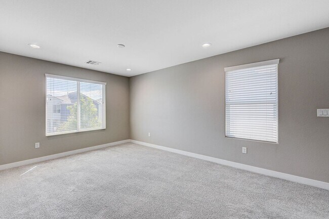 Building Photo - 2022 Single Family Home: 50% off first mon...