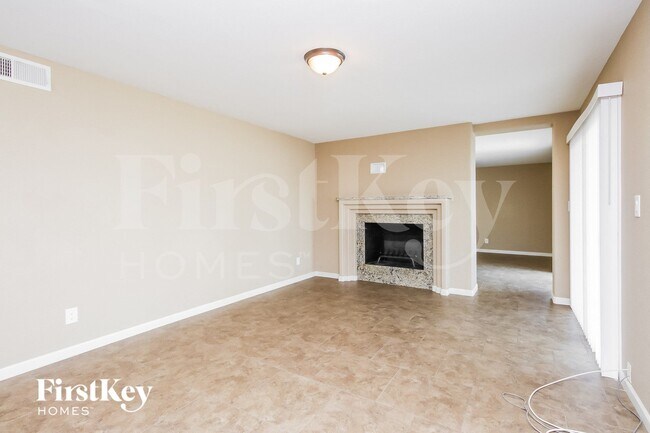 Building Photo - 4716 S Kenwood Ln
