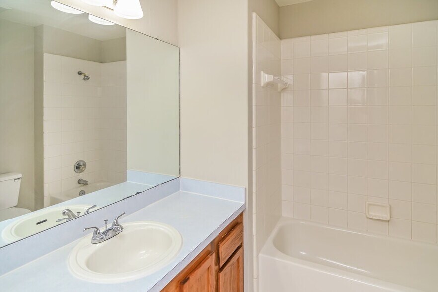 Building Photo - 4359 Hollygate Dr