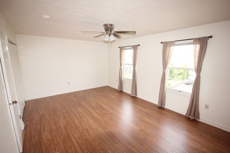 Bedroom 4 - 105 Woodbine Dr