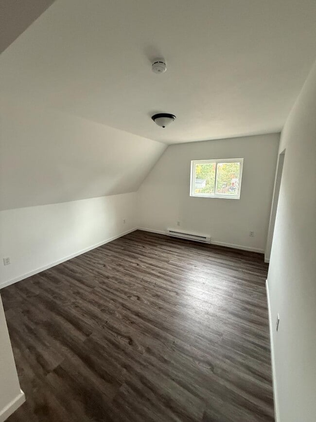 Building Photo - 1359 Oakes St