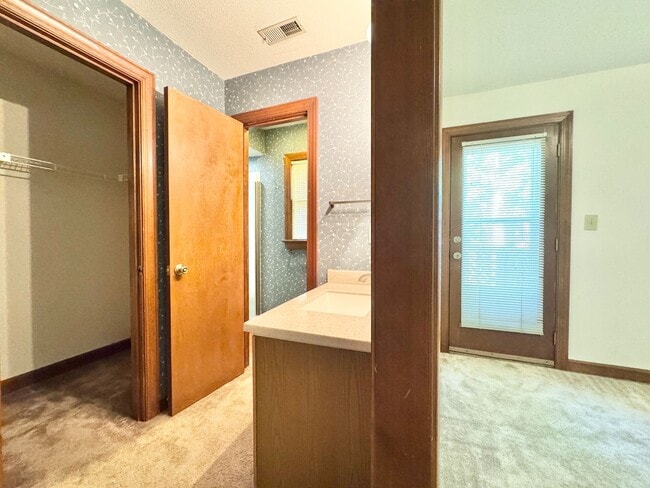 Building Photo - 2 Bedroom Townhome in Homeplace at Adams Farm