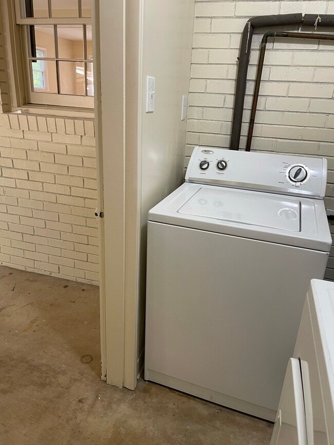 Building Photo - 406 Bryan St