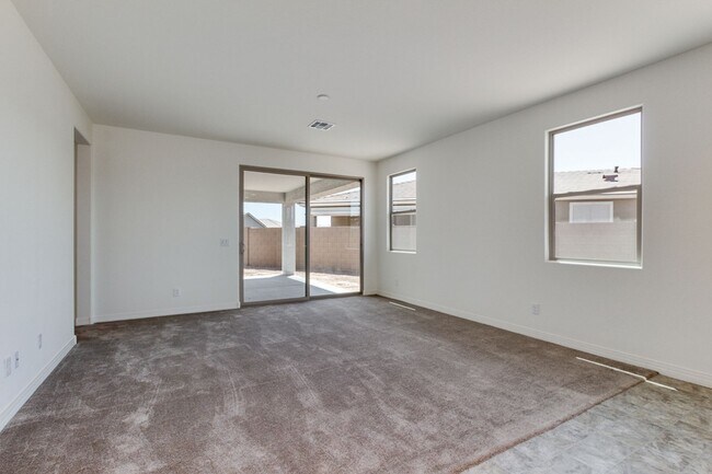 Building Photo - 5 bedroom/ 2 bath home in Casa Grande