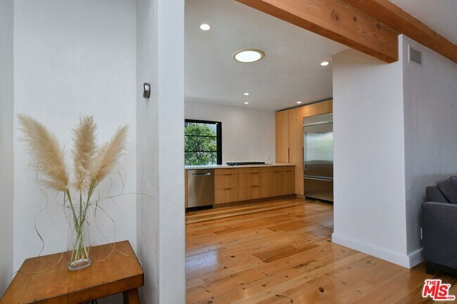 Building Photo - 2145 Linda Flora Dr