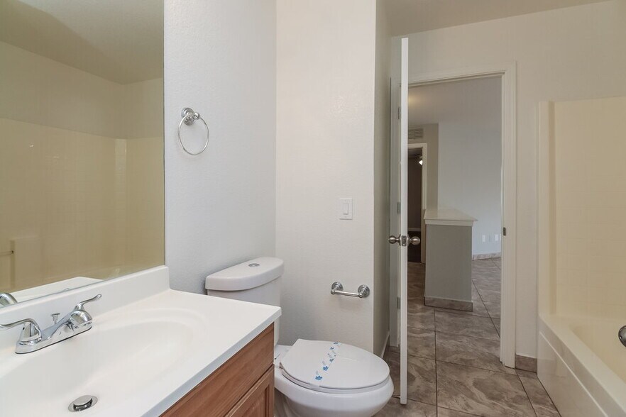 Building Photo - 2768 W San Carlos Ln