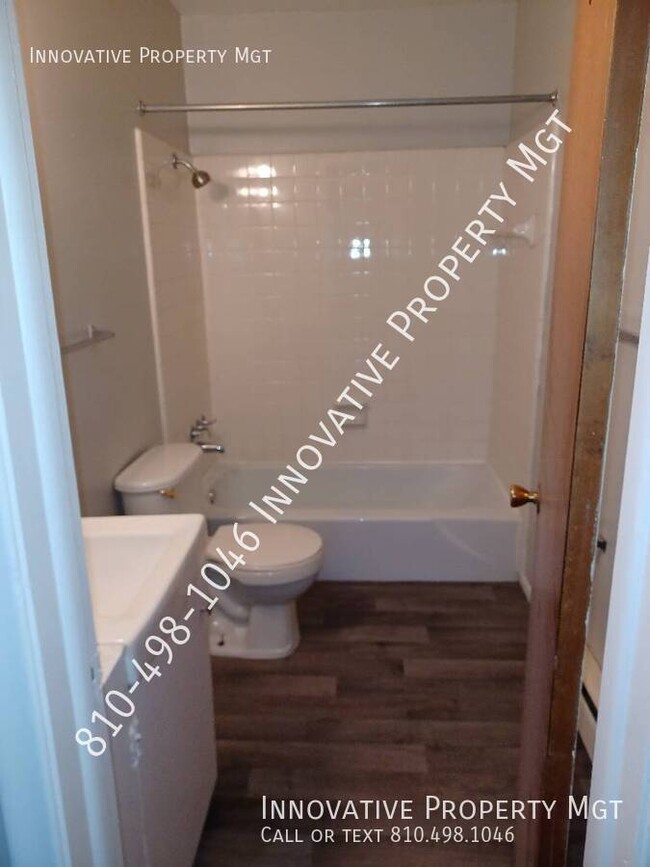 Building Photo - Large 1 bed apartment. Heat and water incl...