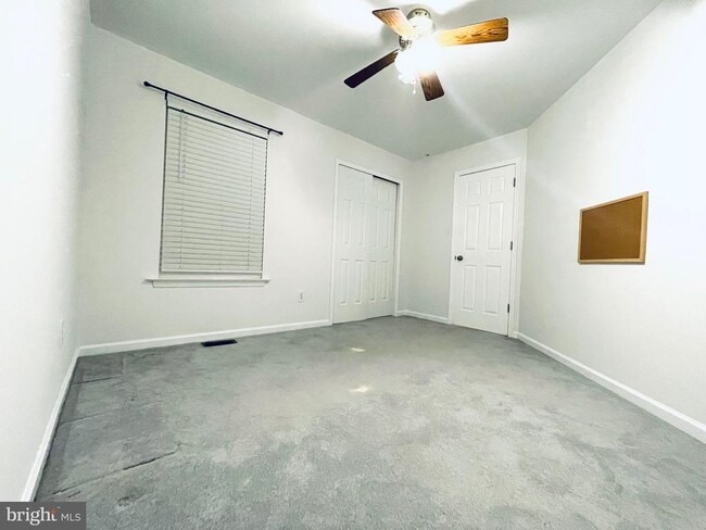 Building Photo - 3005 Creekside Ct