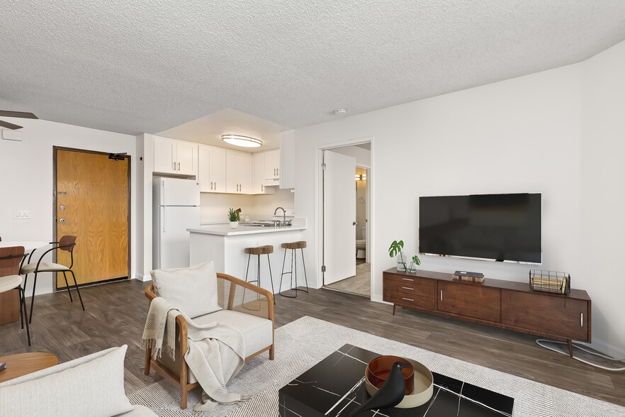 Remodel Apartment - The Plaza Apartments MOVE IN BONUS!*