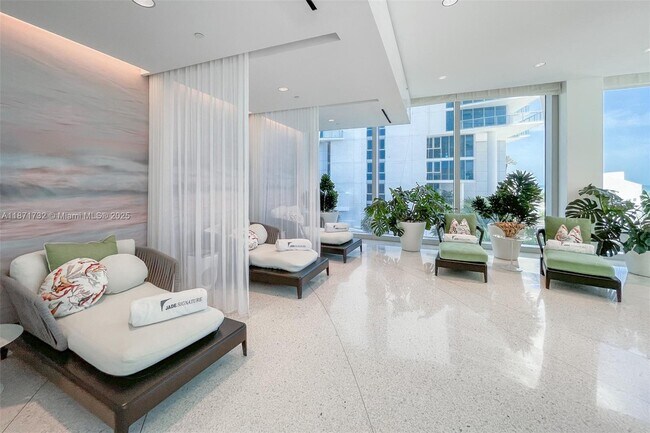 Building Photo - 16901 Collins Ave