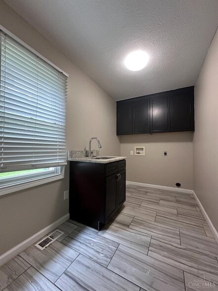 Building Photo - 2355 Henesy Ln