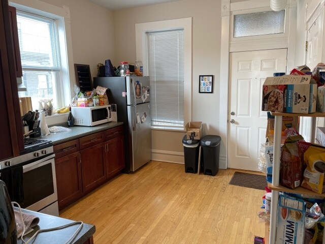 Building Photo - 1746 W Beach Ave