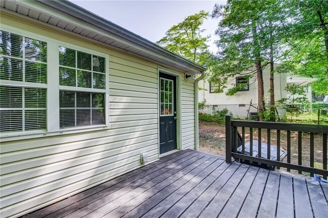Building Photo - 2053 White Oak Cir