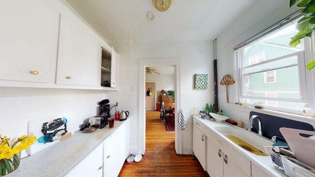 Building Photo - Spacious 2BR on Science Hill | Huge Kitchen & Living Area | Near Yale