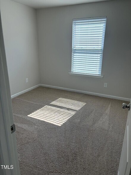 Building Photo - 135 Umbrella Wy