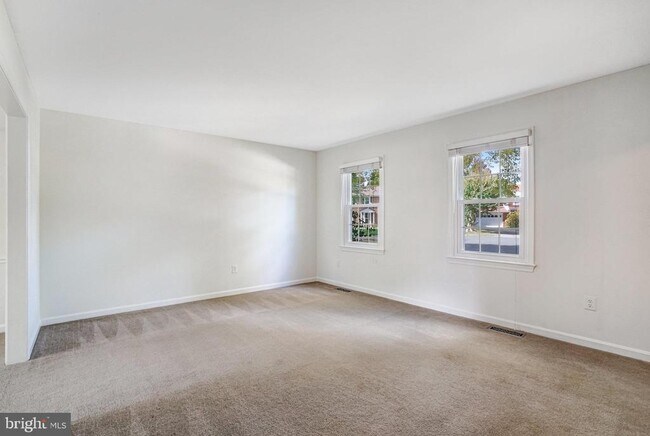 Building Photo - 6031 Mayfair Ln