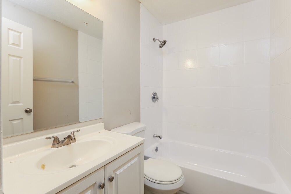 Building Photo - 1338 W Stoneybrook Dr