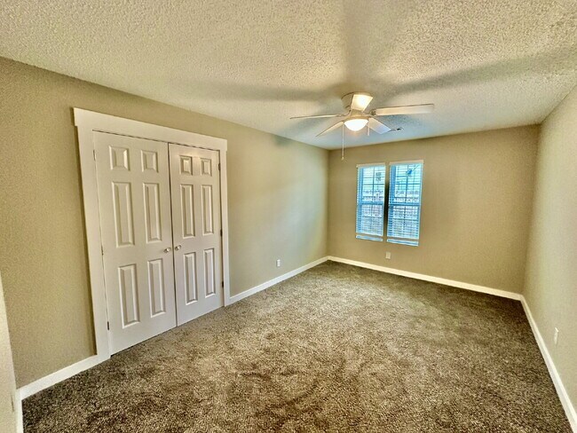 Building Photo - 3513 W Wood St