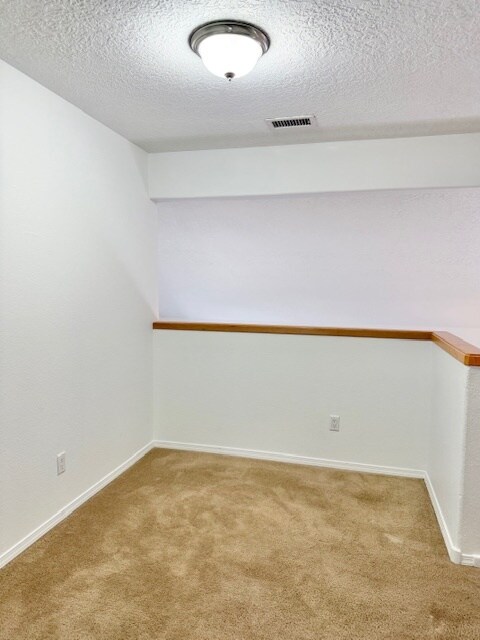 Building Photo - 1199 Mirador Loop N E