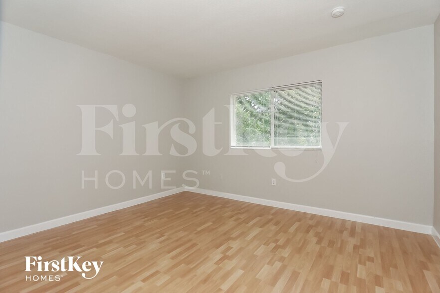 Building Photo - 3168 NE 4th St