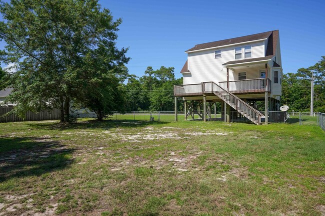 Building Photo - Charming 3-Bedroom Home with Coastal Count...