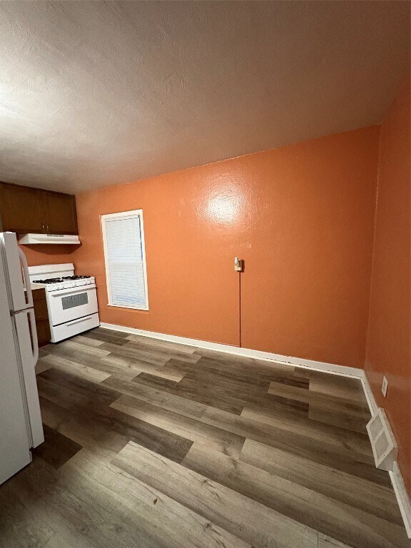 Building Photo - 114 Conklin Ave